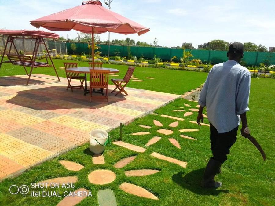 Outdoor patio set on patterned paved lawn