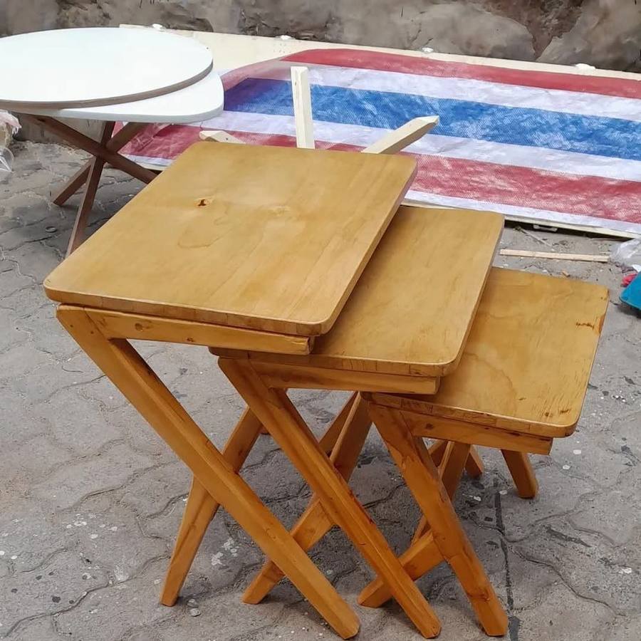 Nesting fold-leg wood tray tables